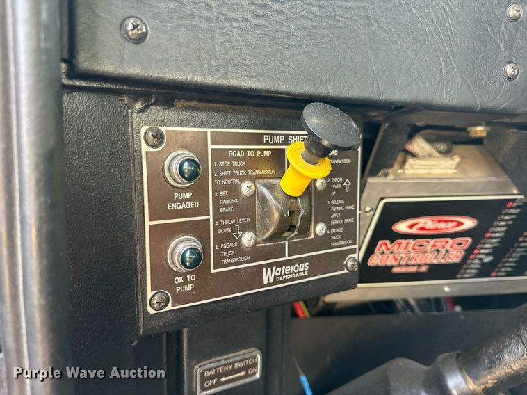 image for item EH6552 1996 Pierce Quint fire truck