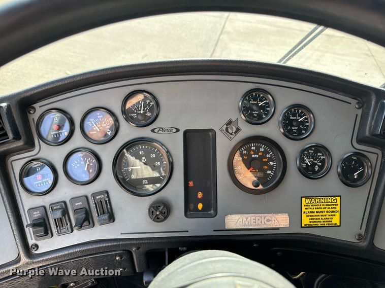 image for item EH6552 1996 Pierce Quint fire truck