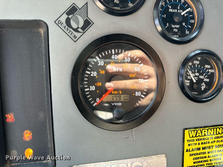 image for item EH6552 1996 Pierce Quint fire truck