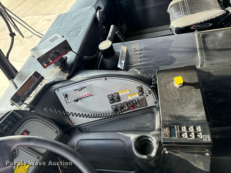 image for item EH6552 1996 Pierce Quint fire truck