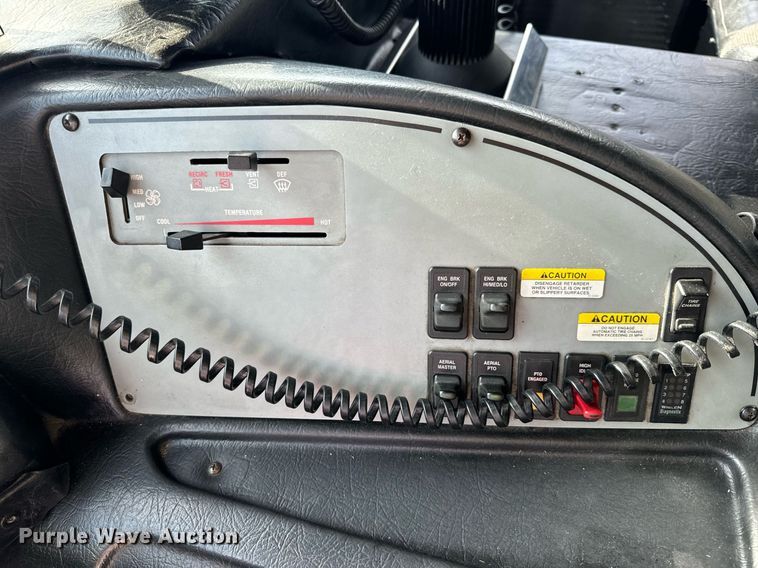 image for item EH6552 1996 Pierce Quint fire truck