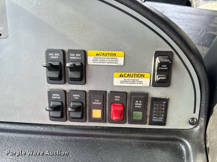 image for item EH6552 1996 Pierce Quint fire truck