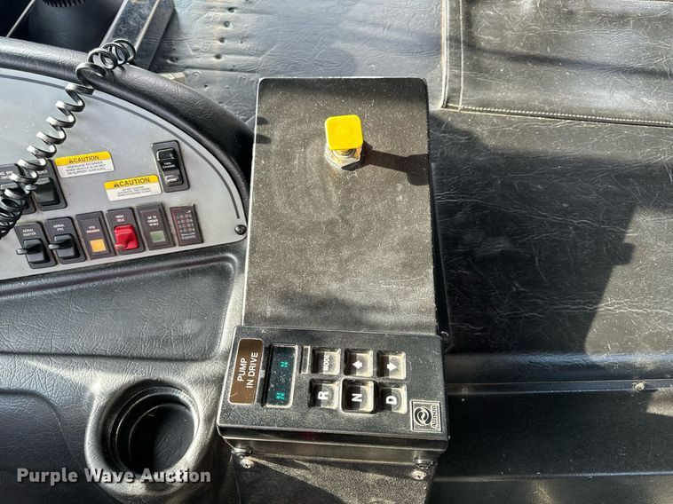 image for item EH6552 1996 Pierce Quint fire truck