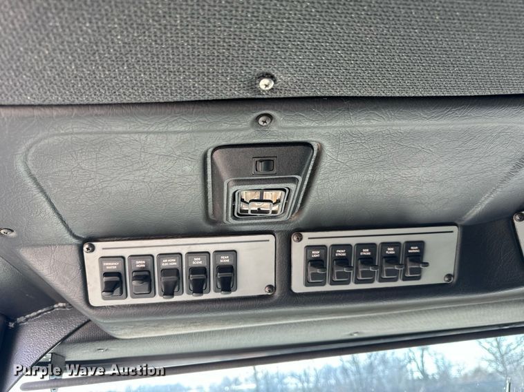 image for item EH6552 1996 Pierce Quint fire truck