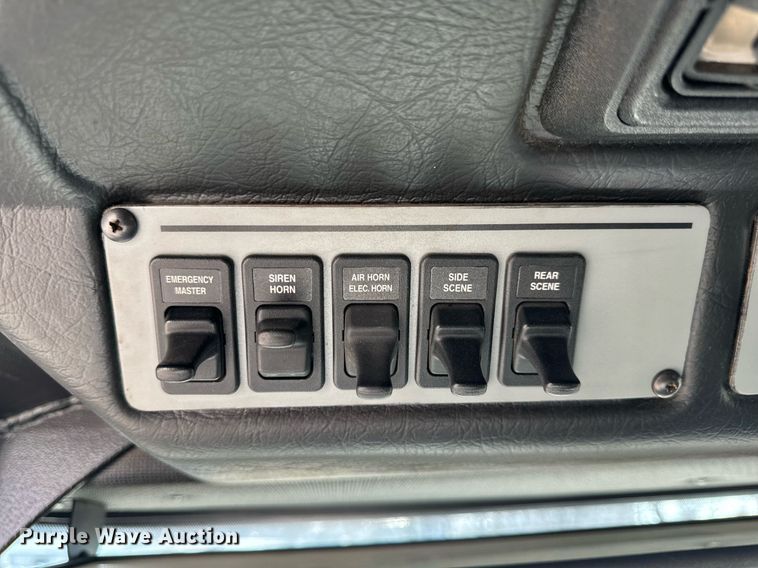 image for item EH6552 1996 Pierce Quint fire truck