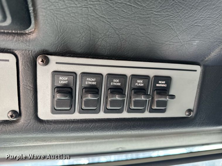 image for item EH6552 1996 Pierce Quint fire truck