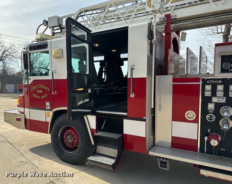 image for item EH6552 1996 Pierce Quint fire truck