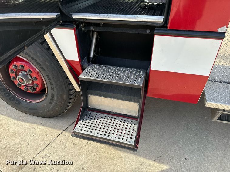 image for item EH6552 1996 Pierce Quint fire truck