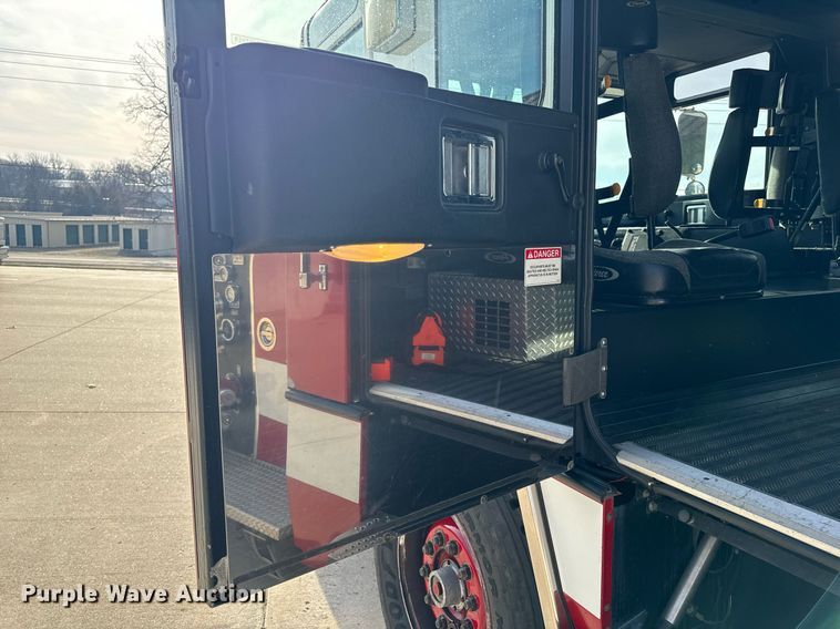 image for item EH6552 1996 Pierce Quint fire truck