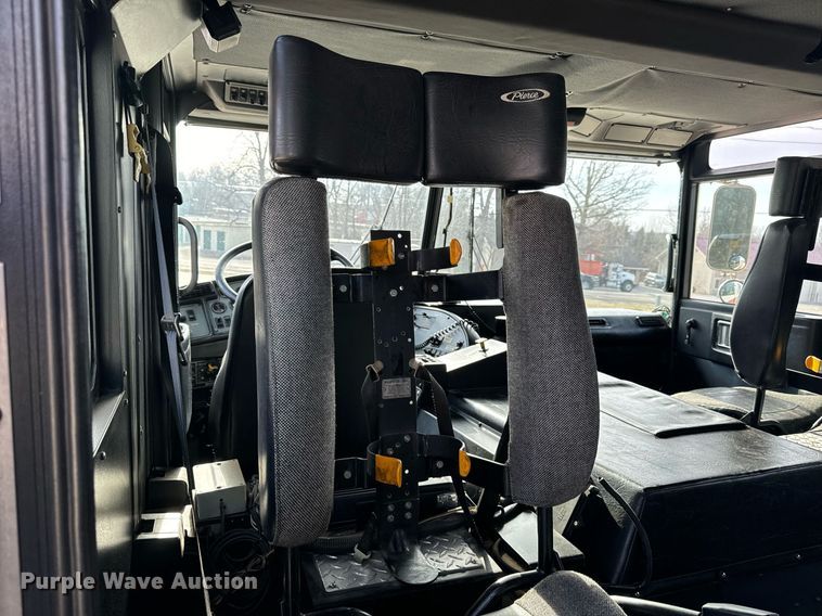 image for item EH6552 1996 Pierce Quint fire truck