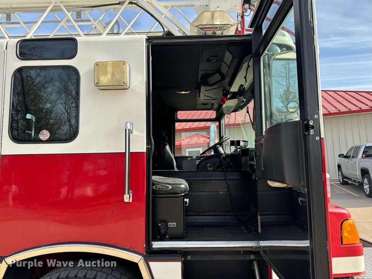 image for item EH6552 1996 Pierce Quint fire truck