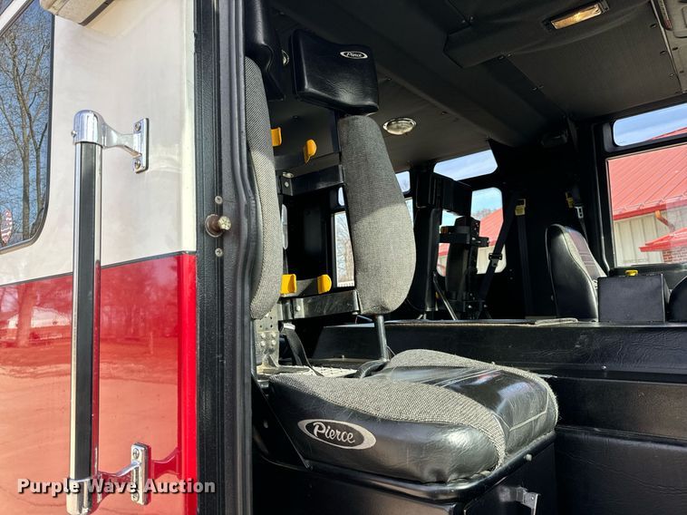 image for item EH6552 1996 Pierce Quint fire truck
