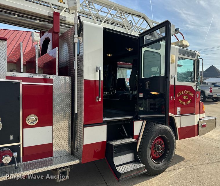 image for item EH6552 1996 Pierce Quint fire truck