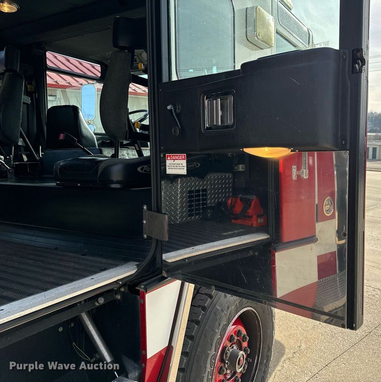 image for item EH6552 1996 Pierce Quint fire truck