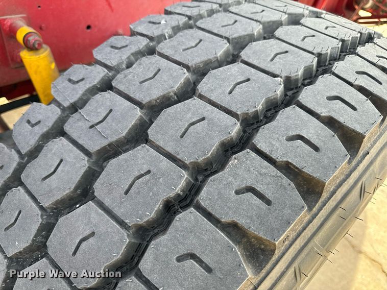 image for item EH6552 1996 Pierce Quint fire truck