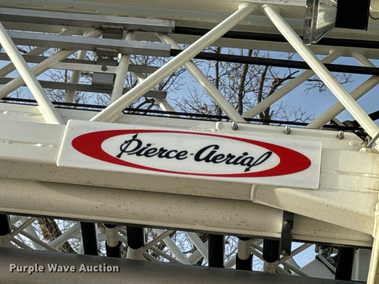 image for item EH6552 1996 Pierce Quint fire truck