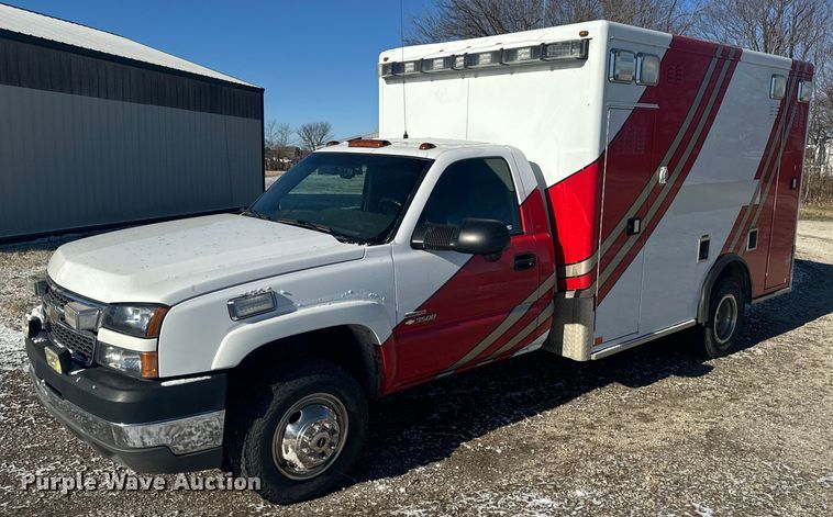 image for item EH6555 2005 Chevrolet Silverado 3500 ambulance