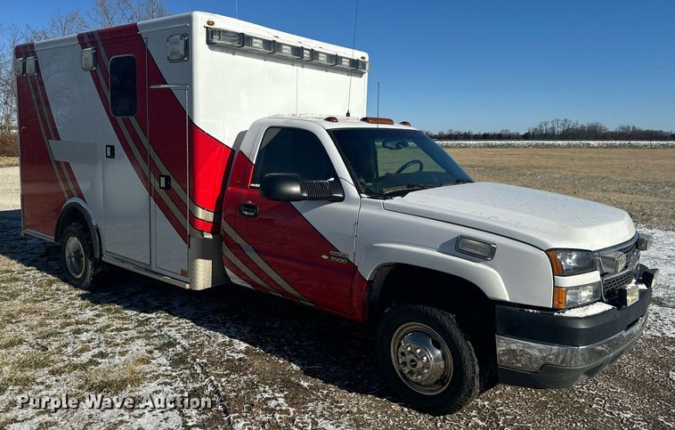image for item EH6555 2005 Chevrolet Silverado 3500 ambulance
