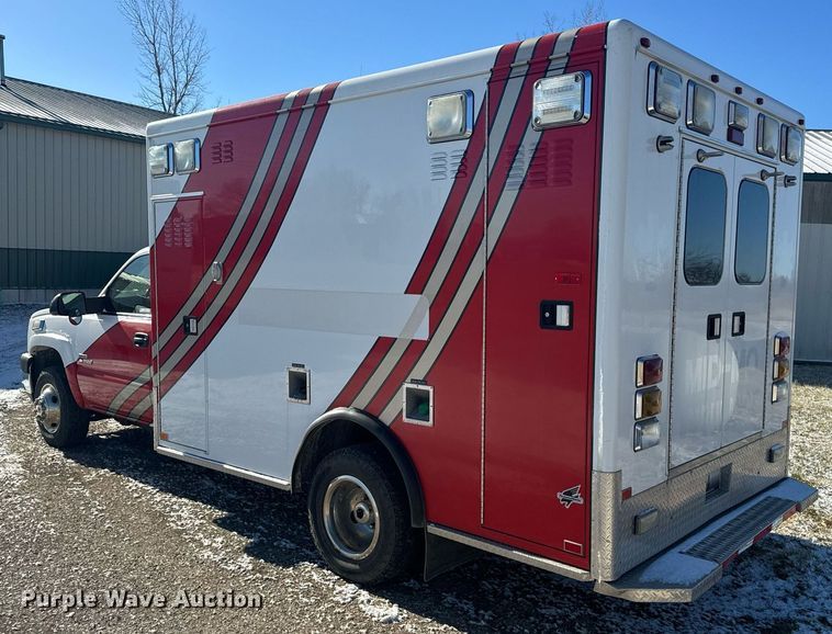 image for item EH6555 2005 Chevrolet Silverado 3500 ambulance