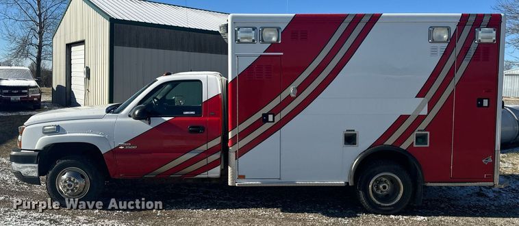 image for item EH6555 2005 Chevrolet Silverado 3500 ambulance