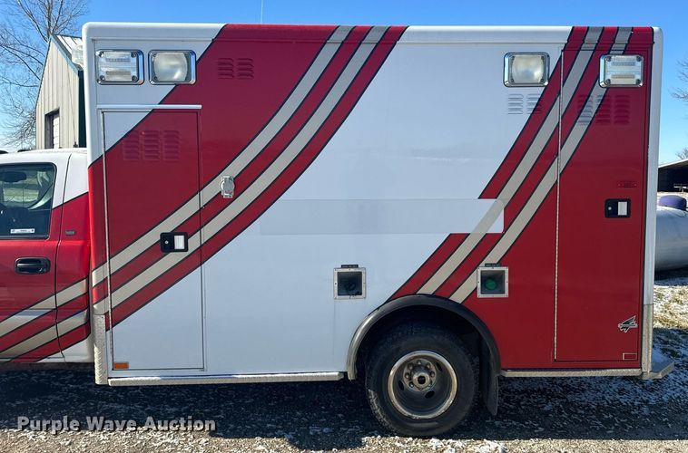 image for item EH6555 2005 Chevrolet Silverado 3500 ambulance