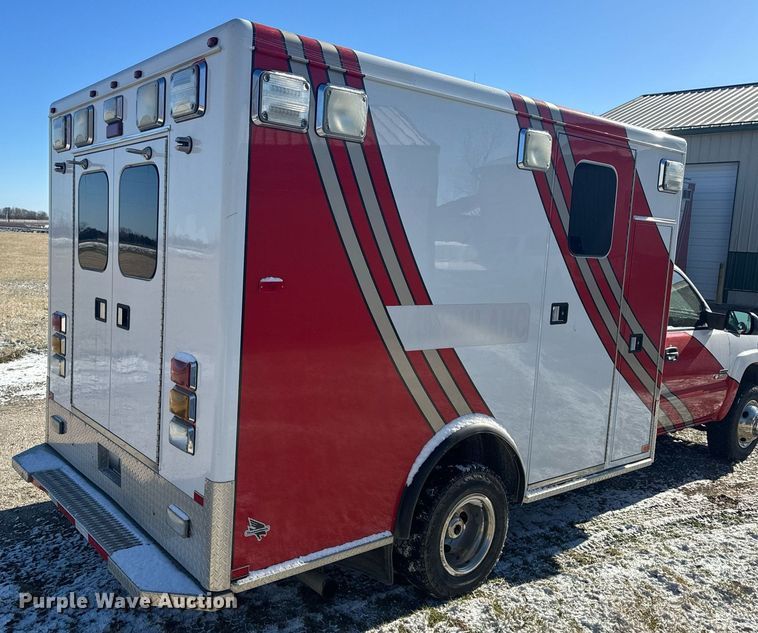 image for item EH6555 2005 Chevrolet Silverado 3500 ambulance