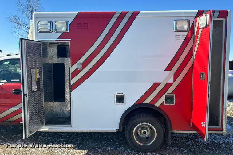 image for item EH6555 2005 Chevrolet Silverado 3500 ambulance