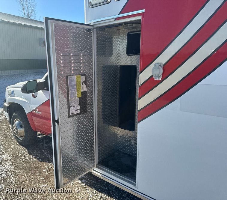 image for item EH6555 2005 Chevrolet Silverado 3500 ambulance