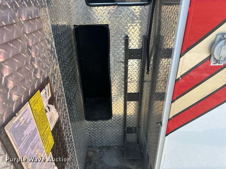 image for item EH6555 2005 Chevrolet Silverado 3500 ambulance