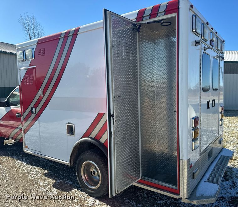 image for item EH6555 2005 Chevrolet Silverado 3500 ambulance