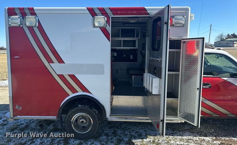 image for item EH6555 2005 Chevrolet Silverado 3500 ambulance