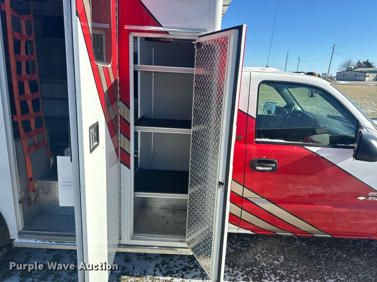 image for item EH6555 2005 Chevrolet Silverado 3500 ambulance