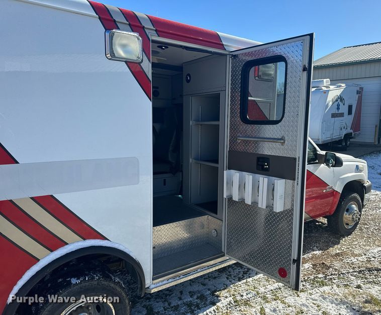 image for item EH6555 2005 Chevrolet Silverado 3500 ambulance