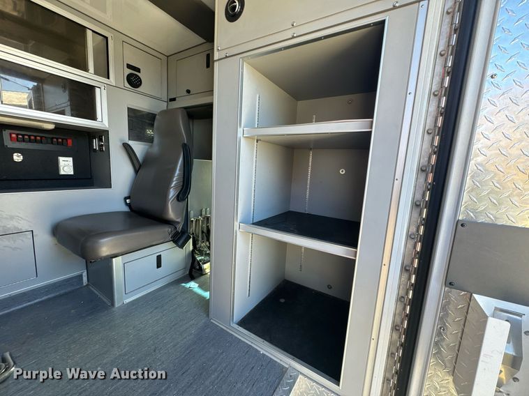 image for item EH6555 2005 Chevrolet Silverado 3500 ambulance