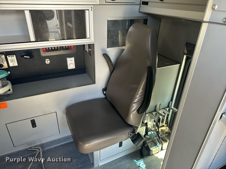 image for item EH6555 2005 Chevrolet Silverado 3500 ambulance