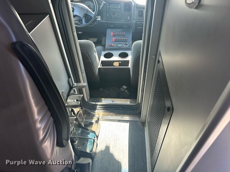 image for item EH6555 2005 Chevrolet Silverado 3500 ambulance