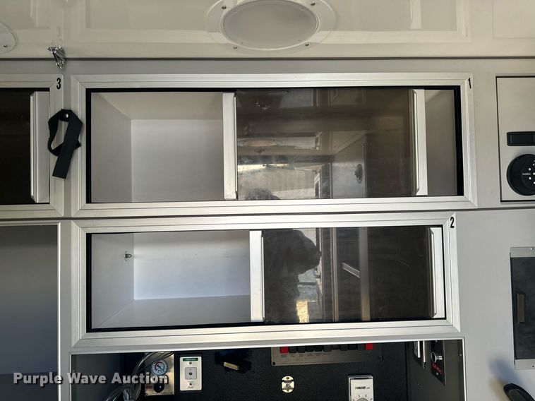 image for item EH6555 2005 Chevrolet Silverado 3500 ambulance