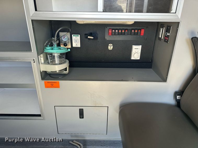 image for item EH6555 2005 Chevrolet Silverado 3500 ambulance