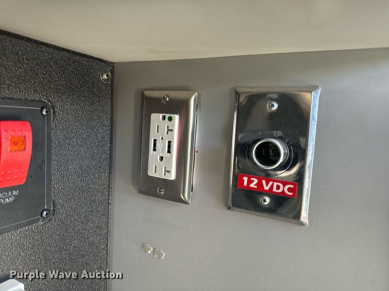 image for item EH6555 2005 Chevrolet Silverado 3500 ambulance