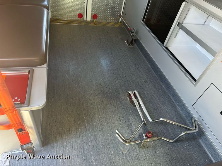 image for item EH6555 2005 Chevrolet Silverado 3500 ambulance