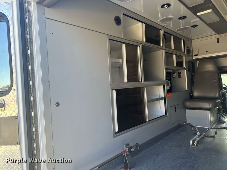 image for item EH6555 2005 Chevrolet Silverado 3500 ambulance