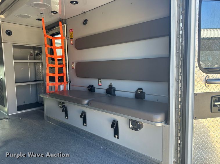 image for item EH6555 2005 Chevrolet Silverado 3500 ambulance