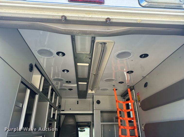 image for item EH6555 2005 Chevrolet Silverado 3500 ambulance