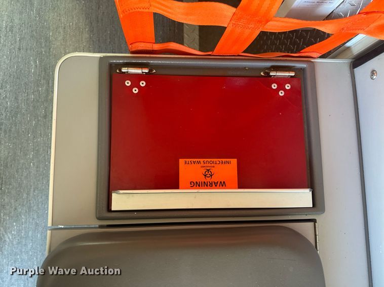 image for item EH6555 2005 Chevrolet Silverado 3500 ambulance