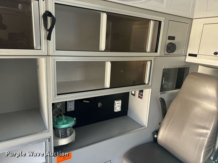 image for item EH6555 2005 Chevrolet Silverado 3500 ambulance