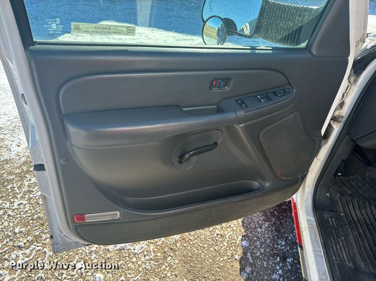 image for item EH6555 2005 Chevrolet Silverado 3500 ambulance