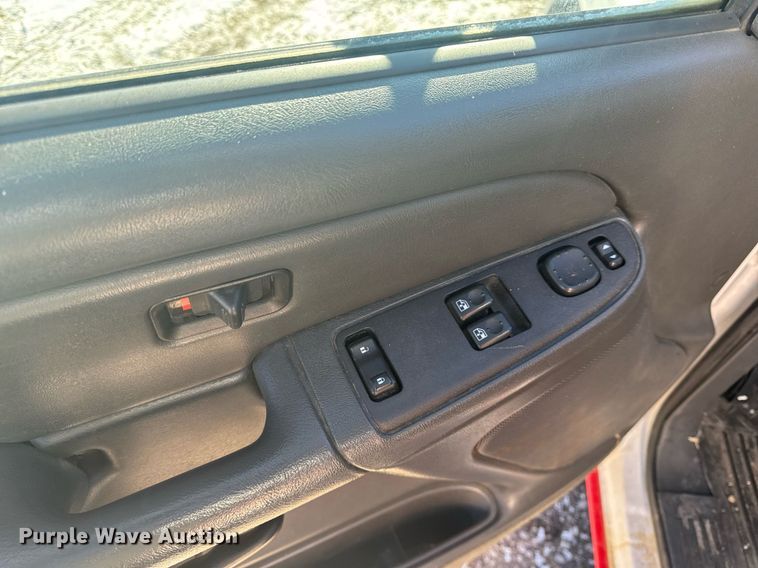 image for item EH6555 2005 Chevrolet Silverado 3500 ambulance