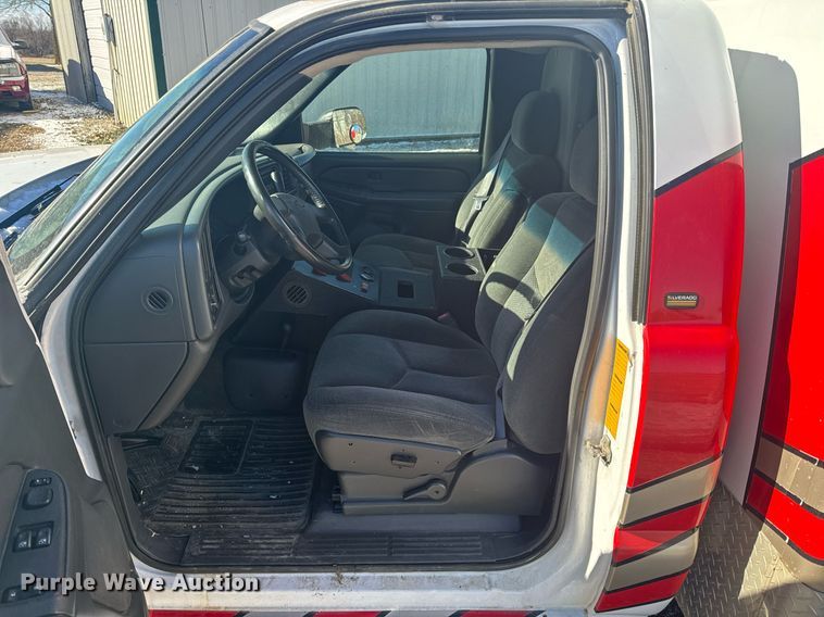 image for item EH6555 2005 Chevrolet Silverado 3500 ambulance