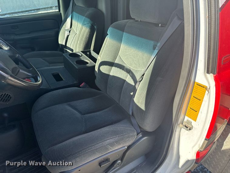 image for item EH6555 2005 Chevrolet Silverado 3500 ambulance