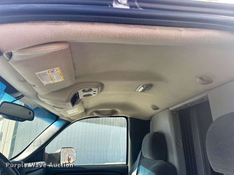 image for item EH6555 2005 Chevrolet Silverado 3500 ambulance